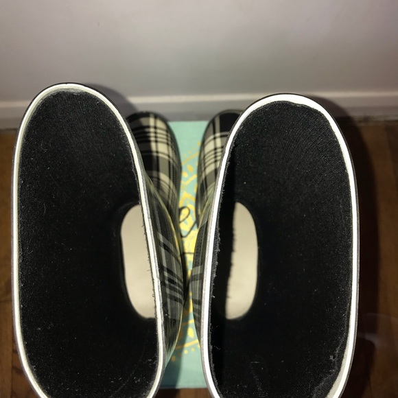 Plaid Rain Boots - Picture 4 of 4